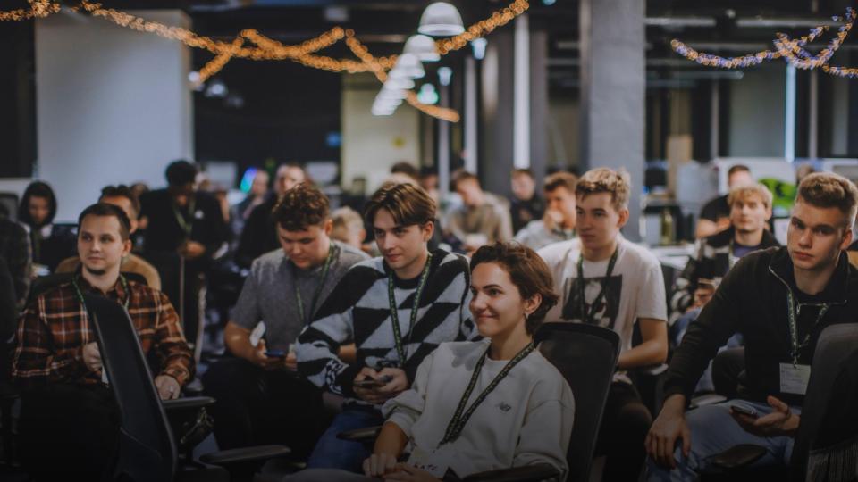 13 locuri gratuite pentru Moldova: o școală de programare unică în lume recrutează primii participanți 