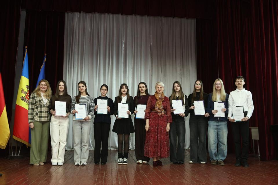 Performanță dublă pentru elevii din Cahul: două locuri II la Olimpiada Republicană la limba engleză