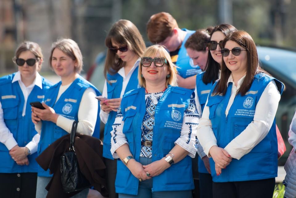 Lucrătorii sociali vor purta uniforme speciale pentru a fi mai ușor de recunoscut