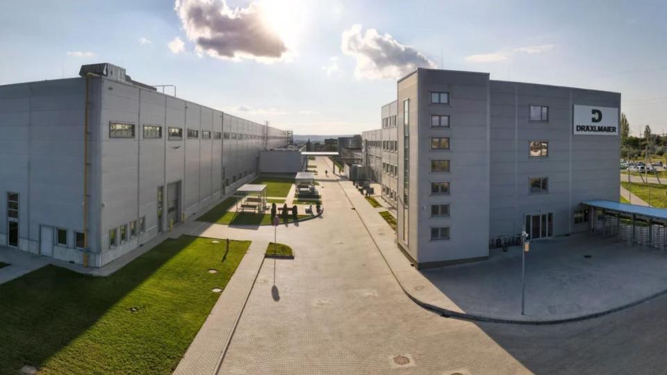 Cahul: 13 angajați ai unei fabrici, intoxicați cu vapori de vopsea. Trei au ajuns la spital