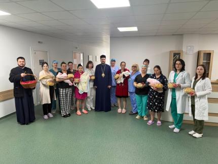 Episcopul Veniamin a adus speranță bolnavilor din Cahul în prima zi de Paște