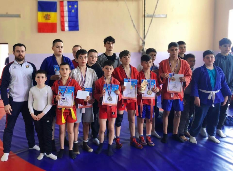 Sportivii din Cahul, pe podium la turneul de Sambo de la Comrat