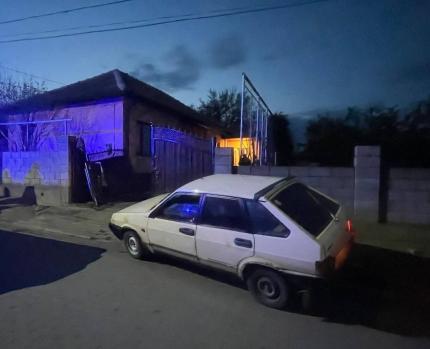 Accident tragic la Comrat: un bărbat a murit după ce o mașină condusă de un minor a intrat într-o gospodărie