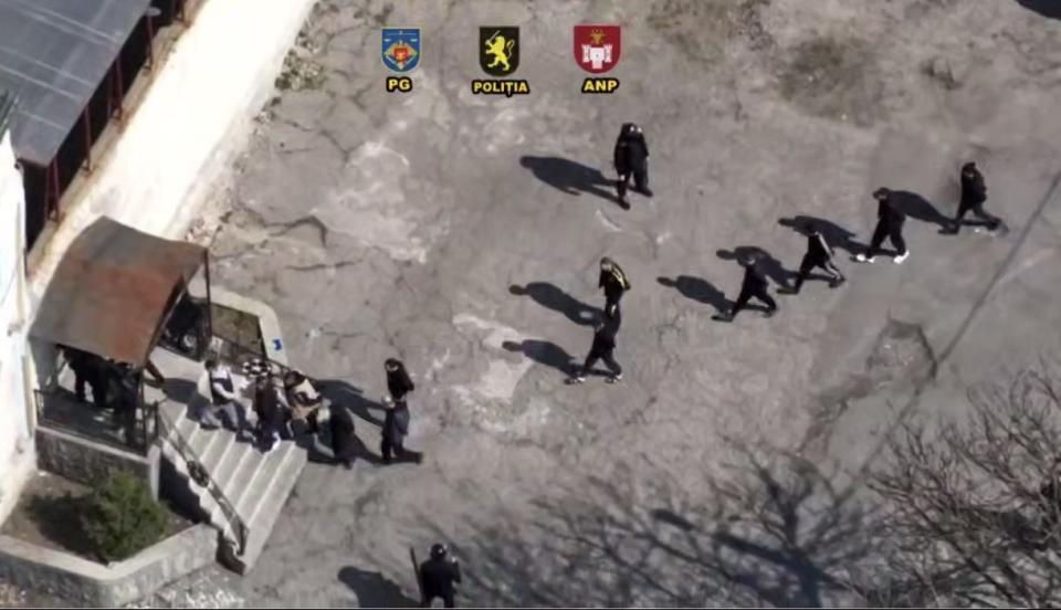 Schemă infracțională gestionată din penitenciar, destructurată de oamenii legii