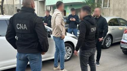 Un avocat stagiar din Chișinău, reținut în flagrant de CNA pentru trafic de influență: Ar fi pretins și primit peste jumătate de milion de lei sub controlul ofițerilor anticorupție