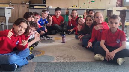 Elevii din Cahul și Galați, uniți prin tradiții: „Vânătoarea de ouă pascale” i-a adus împreună