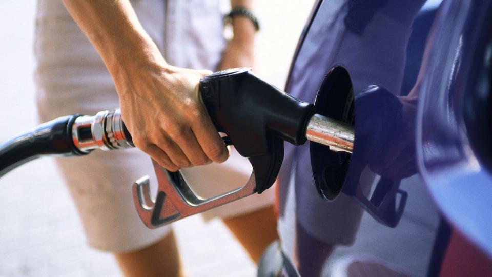 Carburanții se ieftinesc: ANRE a stabilit noi prețuri maxime pentru perioada 18–21 aprilie