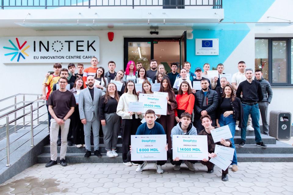 Soluții inovatoare împotriva dezinformării: Ce au dezvoltat tinerii la DeepFake Hackathon, în cadrul Centrului Inotek din Cahul 