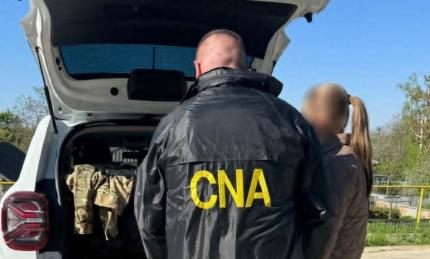 Șefa Inspecției pentru Protecția Mediului Ocnița și doi inspectori superiori, reținuți de CNA și procurori în mai multe dosare de corupere pasivă