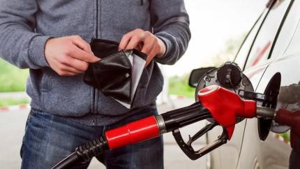 Cum ar putea fi evitate lipsa carburanților și creșterile bruște de prețuri