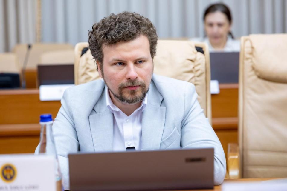 Guvernul simplifică recunoașterea actelor de studii și a calificărilor obținute în străinătate