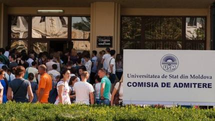 Noi reguli la admiterea în universități: media 7 devine obligatorie
