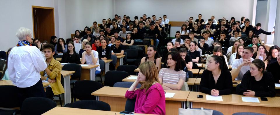 Campania „Fii ONEST, nu copia!” revine pentru al treilea an: circa 1000 de observatori vor monitoriza examenele de gimnaziu din 2026