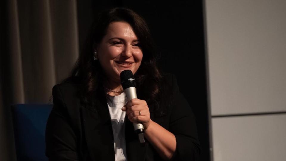 Elena Briciuc: „Arma secretă împotriva escrocilor telefonici: vorbește în limba română și îi vei bloca”