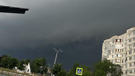 Condițiile meteo severe au provocat avarii la liniile electrice de 400 kV. Consumatorii rămân conectați la energie