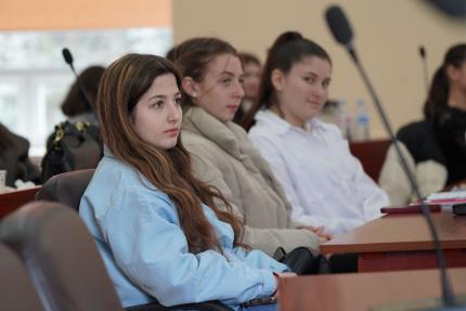Tinerii din Cahul au descoperit cum se iau deciziile în administrația publică locală