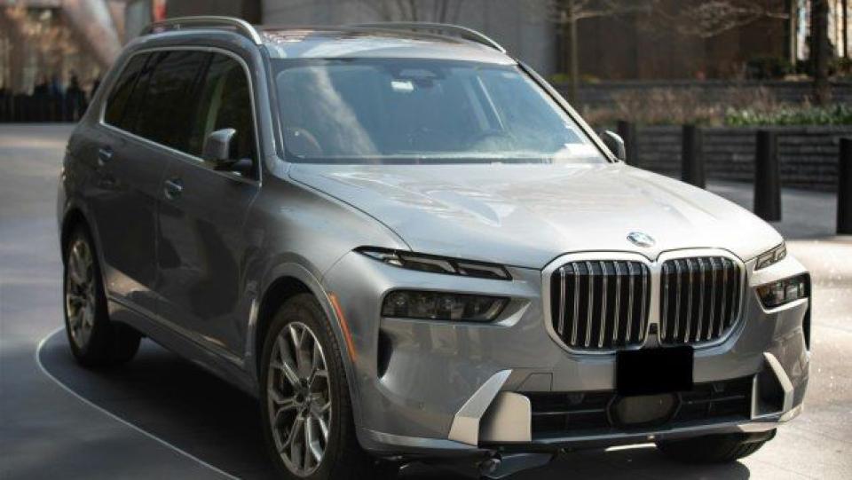 Doi români din Vaslui au încercat să vândă ilegal un BMW X7 pe care l-au închiriat de la o societate comercială din Chișinău