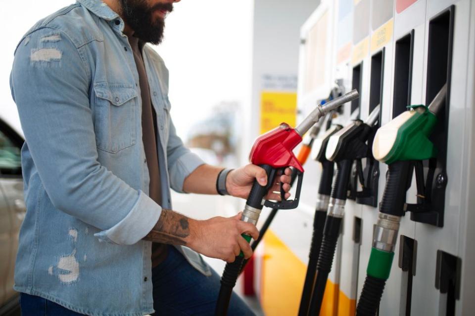Carburanții se ieftinesc în weekend. Benzina și motorina, mai ieftine
