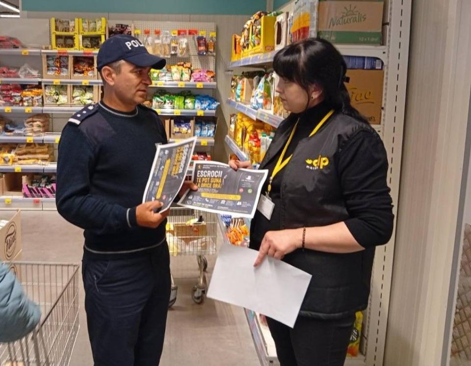 Polițiștii continuă campaniile de informare pentru prevenirea escrocheriilor telefonice