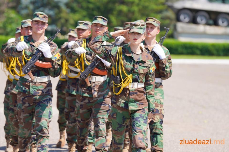 Militarii recent încorporați au depus Jurământul Militar în garnizoanele Chișinău și Cahul.