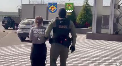 Extrădată din Grecia, după exploatarea sexuală în Atena a 7 tinere din Moldova. Fratele acesteia urmează să ispășească o pedeapsă cu închisoarea pentru 64 de ani