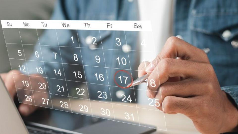 Guvernul explică reforma concediilor: trecere la zile lucrătoare, fără pierderi de bani sau zile de odihnă