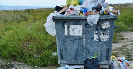 Canicula afectează colectarea deșeurilor la Cahul: serviciul ar putea fi suspendat temporar în sectorul particular