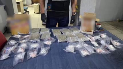 Paneton și paste cu droguri, din Spania: 3 kg de marijuana și 1 kg de cocaină. Doi învinuiți – arestați