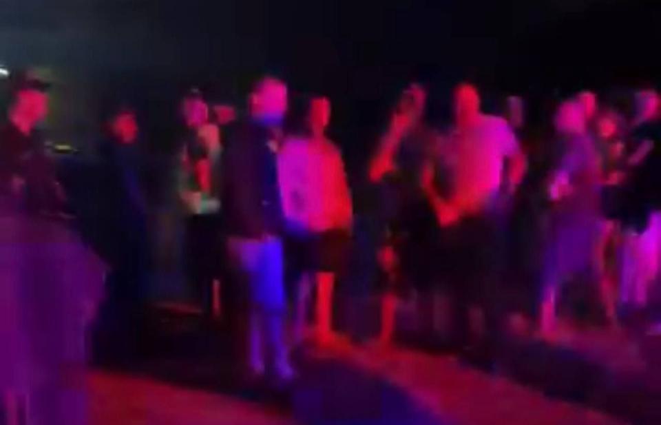 Incident la Tartaul de Salcie: motociclist ignoră somațiile poliției, cazul escaladează cu agresarea unui polițist și deteriorarea unei autospeciale