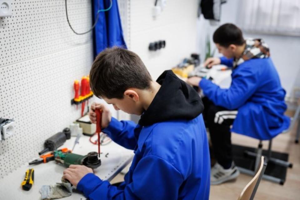 A început admiterea la învățământul profesional tehnic: 12.282 de locuri bugetare în 79 de instituții