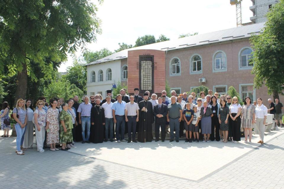 Victimele deportărilor staliniste, comemorate la Cahul. Autorități și localnici au depus flori în memoria celor deportați