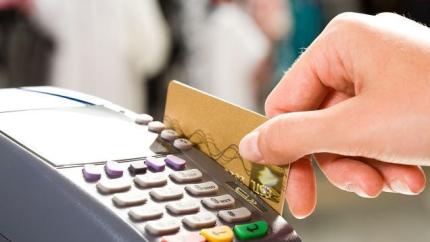 Băncile și prestatorii de servicii de plată vor fi obligați să informeze clienții despre comisioane