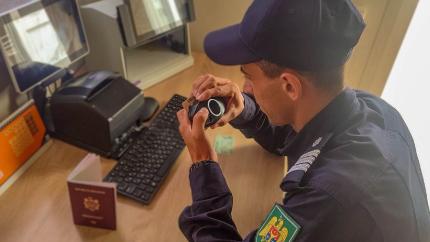 Două documente cu semne de falsificare, depistate de polițiștii de frontieră la PTF Cahul
