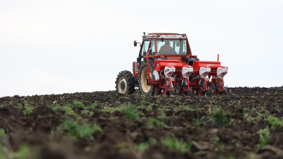 Agricultorii din Moldova vor putea accesa finanțări de 150 de milioane de euro pentru dezvoltarea afacerilor