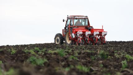 Agricultorii din Moldova vor putea accesa finanțări de 150 de milioane de euro pentru dezvoltarea afacerilor