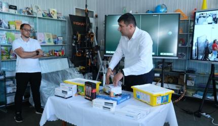 108 școli vor primi echipamente pentru experimente, robotică și proiectare 3D