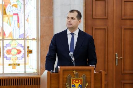 Guvernul va verifica cele mai mari 100 de salarii din sectorul public și promite limitarea bonusurilor