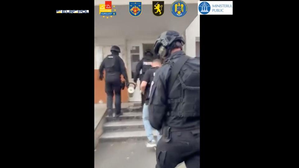 Un centru de escrocherii cu 180 de operatori, destructurat în Republica Moldova. Majoritatea victimelor erau din România /VIDEO