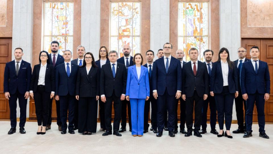 Guvernul condus de Prim-ministrul Vasile Tofan a depus jurământul de învestire
