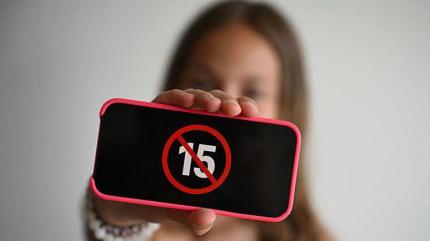 Franța, prima țară din UE care interzice rețelele sociale pentru copiii sub 15 ani
