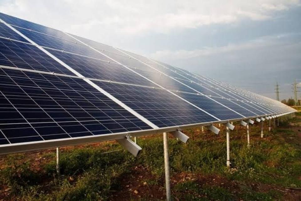 Proceduri simplificate pentru instalarea panourilor fotovoltaice și a sistemelor de stocare a energiei