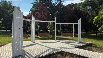 Noi leagăne în Parcul Central din Cahul. Primarul: „În viață căutăm echilibrul și liniștea”