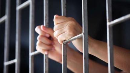 Tânăr condamnat după ce a lovit un polițist aflat în misiune. A primit un an și jumătate de închisoare