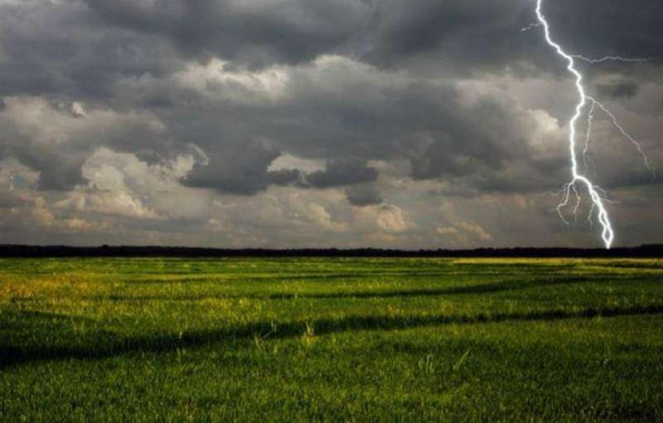 Cod galben de instabilitate atmosferică în Republica Moldova. Sunt prognozate descărcări electrice