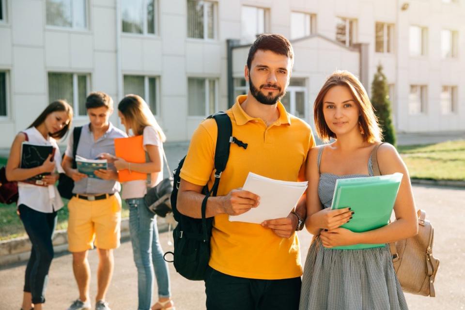 Bursele studenților vor crește cu cel puțin 40% din 1 septembrie. Cei de la Medicină vor primi până la 4.565 de lei pe lună