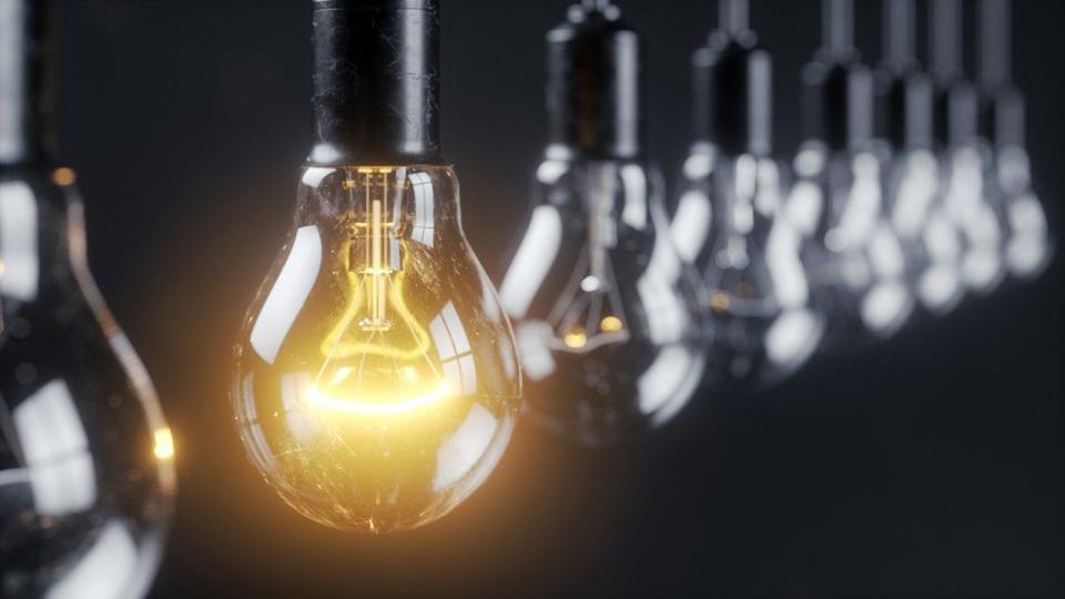 Republica Moldova se confruntă din nou cu deficit de energie electrică. Energocom îndeamnă populația să reducă consumul