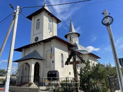 Catapeteasma bisericii din Parohia „Sfinții Arhangheli Mihail și Gavril” Manta, pictată cu sprijinul Departamentul pentru Relația cu Republica Moldova 