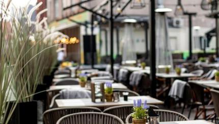 TVA pentru HoReCa ar putea crește de la 8% la 12% în 2027. Ce alte taxe propune Guvernul