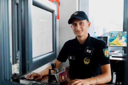 Acte de călătorie suspecte, depistate la Leușeni, Giurgiulești-Galați și Cahul