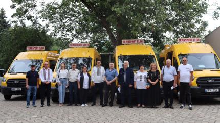 Patru instituții de învățământ din raionul Cahul au primit microbuze școlare noi